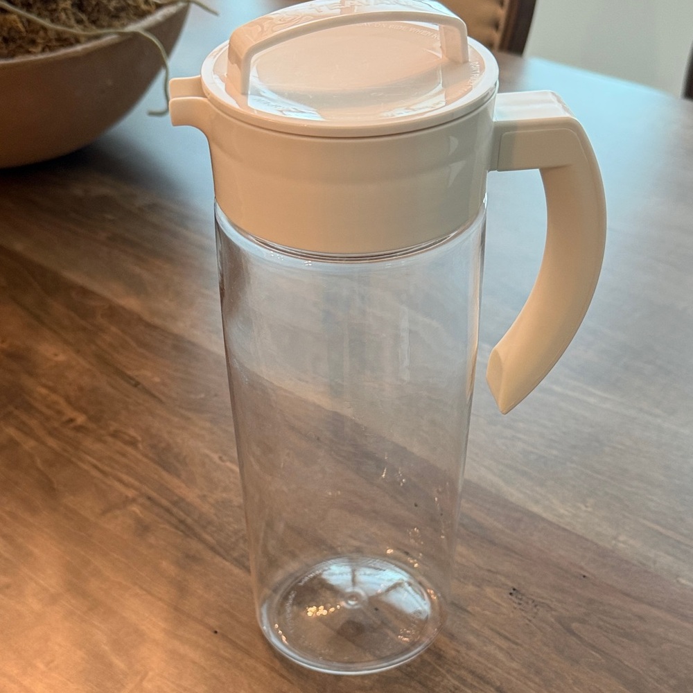 Teavana Clear Plastic Pitcher with White Lid and Handle